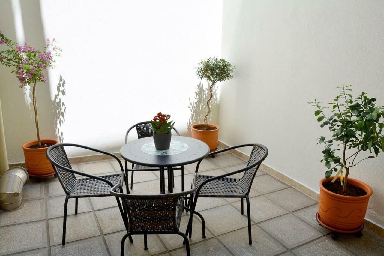 Quiet Urban Studio With Private Backyard Tesalonika Bagian luar foto