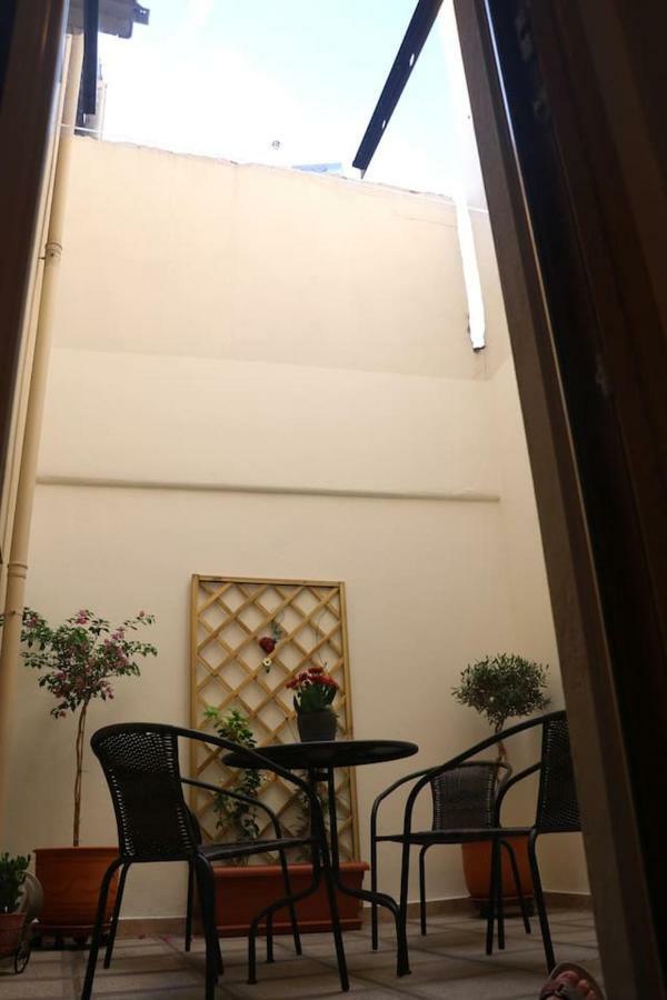 Quiet Urban Studio With Private Backyard Tesalonika Bagian luar foto